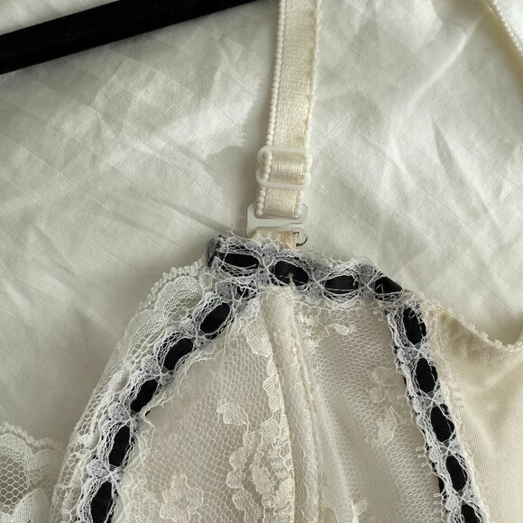 Vintage Made in Canada white lace corset - Picture 8 of 9
